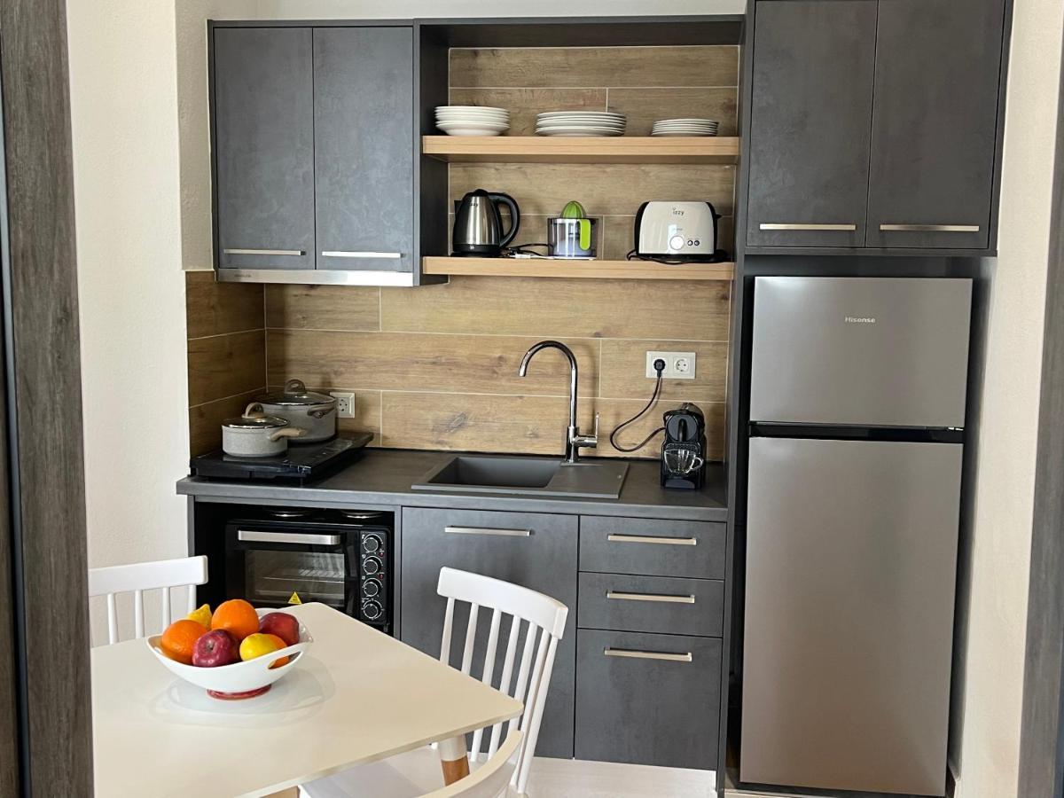 Vladimiros Apartments برباتي المظهر الخارجي الصورة