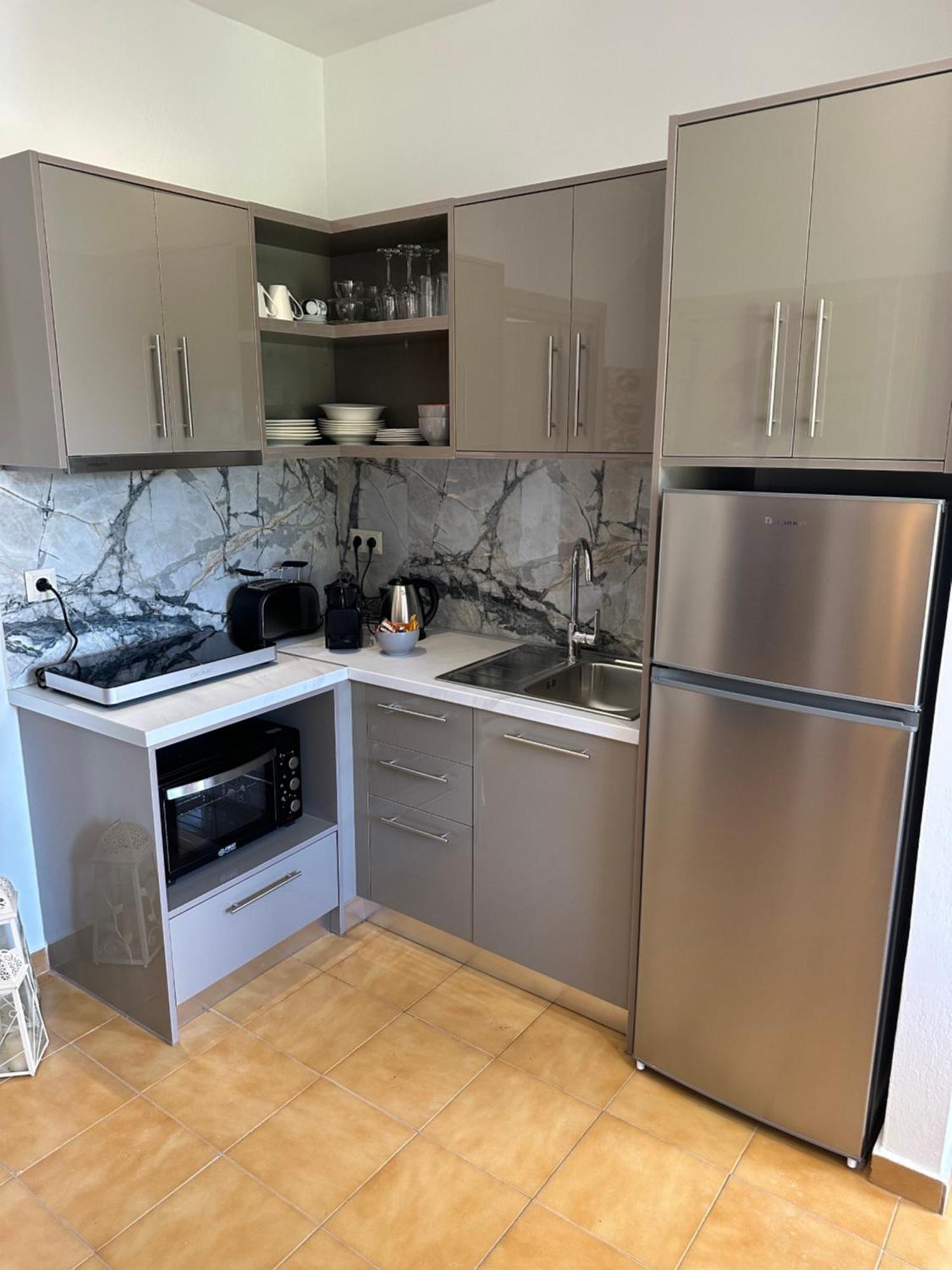 Vladimiros Apartments برباتي المظهر الخارجي الصورة