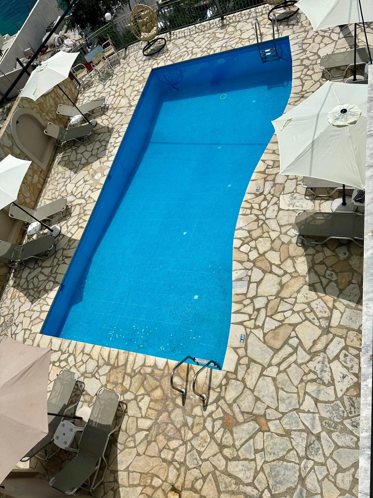 Vladimiros Apartments برباتي المظهر الخارجي الصورة